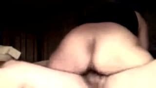 Brunetka zerżnie swojego męża jak dziwka