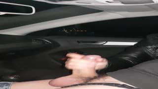 Będzie jebana w samochodzie jak dziwka!