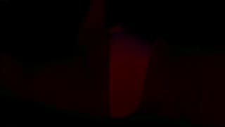 Wielka czarna dupa połyka białe dildo