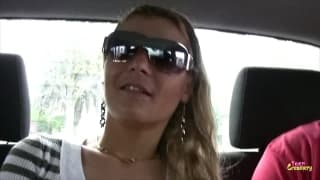 Dostanie wspaniałe i mocne rżnięcie w słońcu