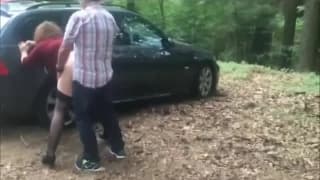 Dojrzała ruda dziwka wyjebana w lesie