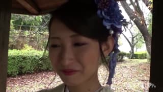 Azjatka w kimonie preferuje mocne rżnięcie