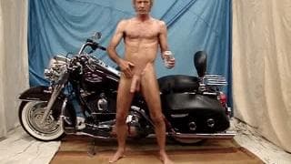 Taniec dojrzałego geja z długim chujem