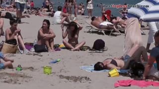Piękne duże cyce rozgrzane na plaży