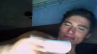 Przystojny młody gej pokaże wszystko