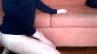 Stary facet wkłada bieliznę żony i wali chuja