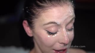 Cycata brunetka decyduje się na pierwsze gangbang Cycata brunetka decyduje się na pierwsze gangbang