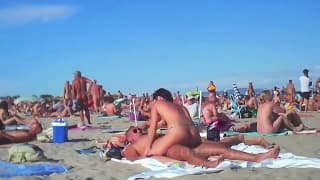 Na tej plaży nudystów wszyscy się pierdolą! Na tej plaży nudystów wszyscy się pierdolą!