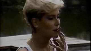 Retro impreza w domu z basenem dla wielu kochanków