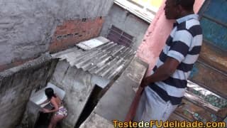 Elisa Sanches pierdoli się na dworze