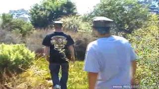 Ryan i Kyle trzepią kutasy na dworze