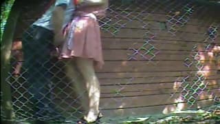 Jebie na dworze tanią dziwkę pod płotem