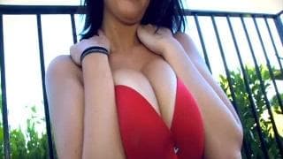 Dillion Harper ma wielkie cyce i ciasną dupę