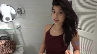 Śliczna Gina Valentina szykuje się na seksualne spotkanie Śliczna Gina Valentina szykuje się na seksualne spotkanie