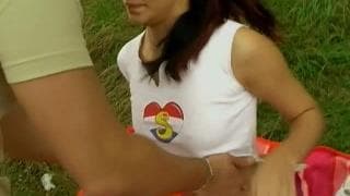 Nastoletnia Natascha D zerżnięta na zielonej trawce