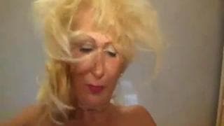 Stara dziwka nadal uwielbia się rżnąć