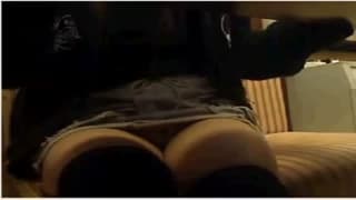 Zobacz tą azjatycką młodą pizdę i dildo