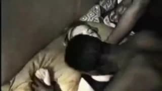 Biała dziwka ssie chuja Murzyna do końca