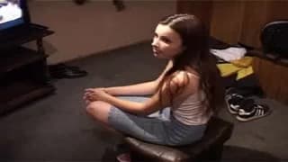 Nastoletnia brunetka rucha się namiętnie