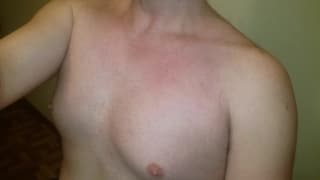 Biały facet podnieca nas dupą i kutasem