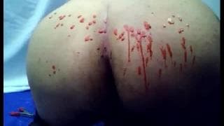 Niewolnik chce poczuć ból przed seksem