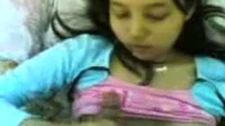 Nastoletnia dziwka poznaje smak chuja