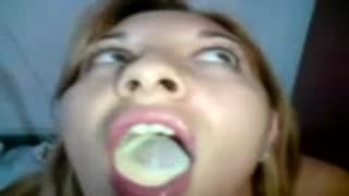 Anal kończy z ustami zaklejonymi spermą