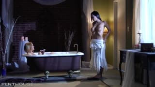 Krissy Lynn i Laly Vallade kończą kąpiel seksem