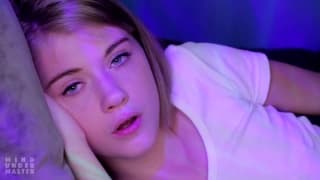 Urocza młoda Hannah Hays i fellatio z ojczymem