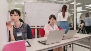 W tym biurowcu kutas sterczy z każdej ściany!