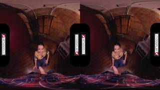 Cosplay w wirtualnej rzeczywistości, brunetka w parodii