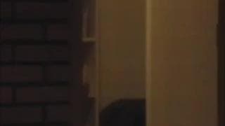 Lubi patrzeć jak sąsiedzi się pierdolą