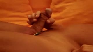 Amator założył sobie pierścień na kutasa