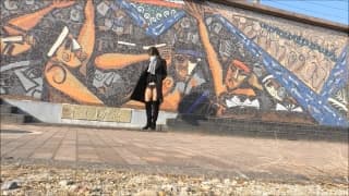 Kocha pokazywać się w damskich ubraniach