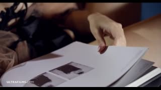 Emo Arteya Dee masturbuje się w seksi bieliźnie