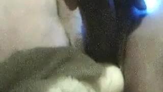 Pizda podwójnie jebana dildo i palcami