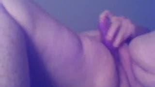 BBW zabawia się dildo i pierdoli głęboko