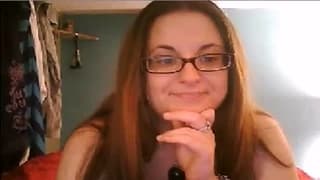 Młoda dziwka wypierdoli się zabawką