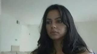 Maya lubi pokazywać swoje świetne cycki!