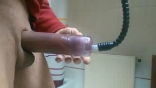 Seksi facet użyje pompki do dużego chuja