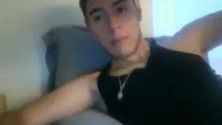 Młody gej zawsze chce się masturbować