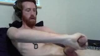 Ten gej ma naprawdę wielkiego kutasa!