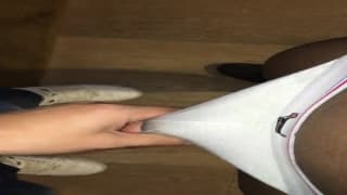 Facet jest gotowy obciągać chuja na ulicy