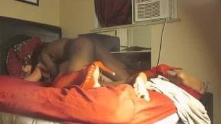 Biała trans podnieca czarnego jebakę