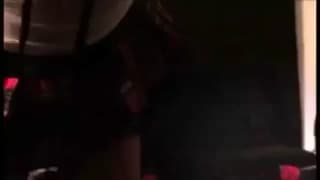 Gorąca punkówa trans i jej czarne dildo