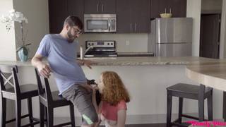 Gruby kutas rozwala ciasną nastoletnią pizdę