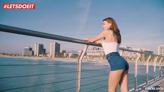 Ostre pierdolenie młodej Rosjanki na publicznej plaży Ostre pierdolenie młodej Rosjanki na publicznej plaży