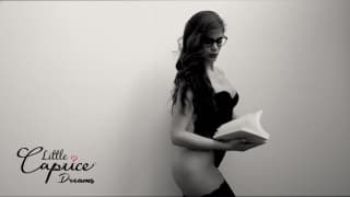 Piękna Little Caprice odda się dwóm facetom