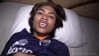 Jebanie w dupę trans Azjatki z wytryskiem