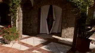 Młoda blondynka dostaje orgazm od młodego Latynosa